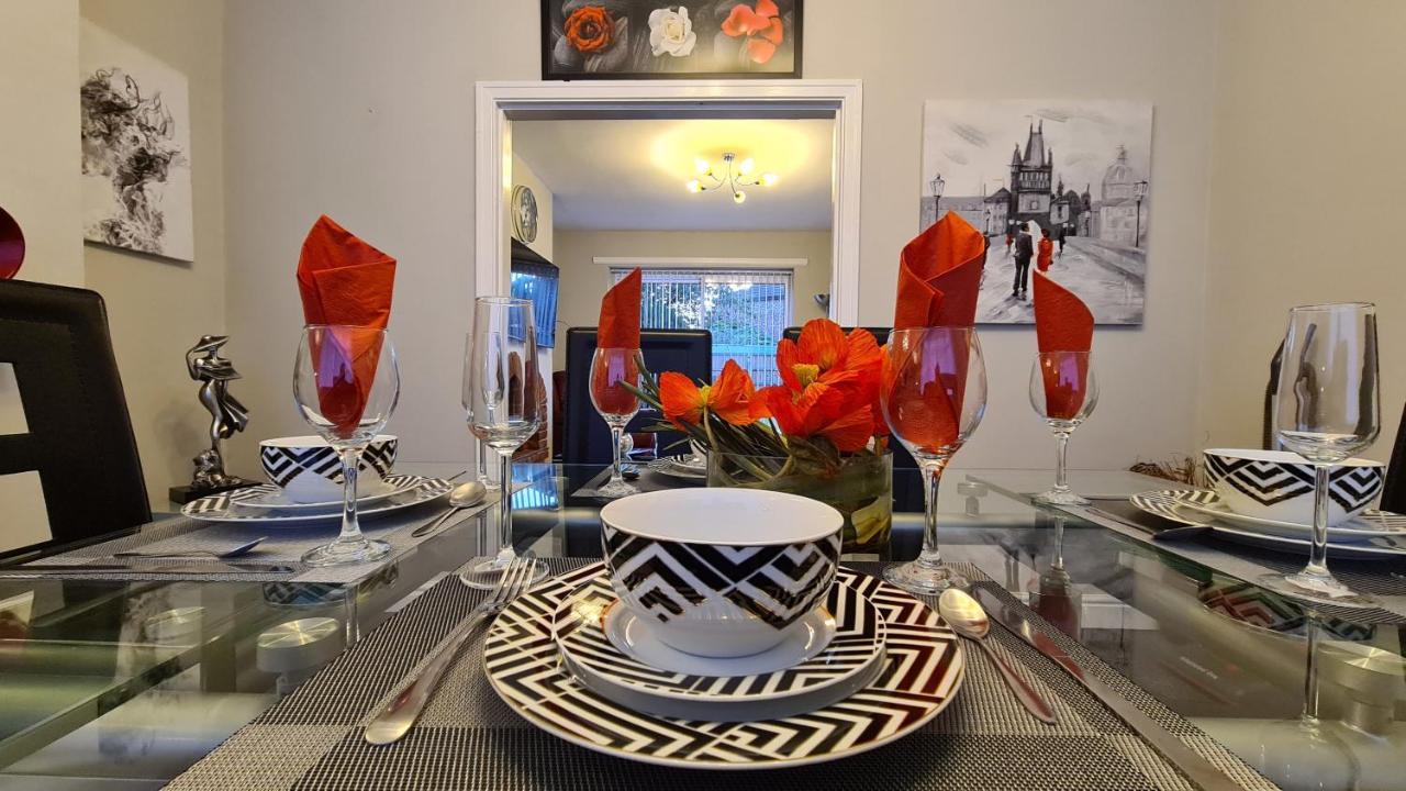 Stunning Holiday Home. Free Parking. Manchester Extérieur photo