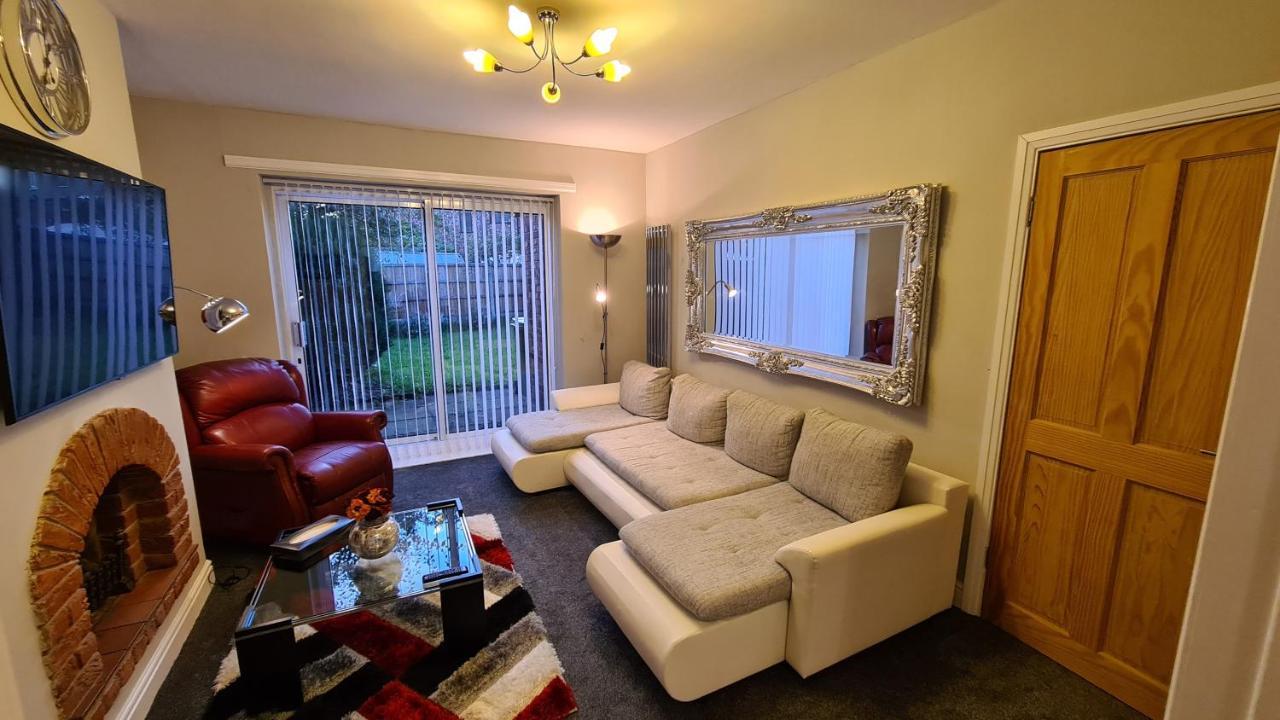 Stunning Holiday Home. Free Parking. Manchester Extérieur photo