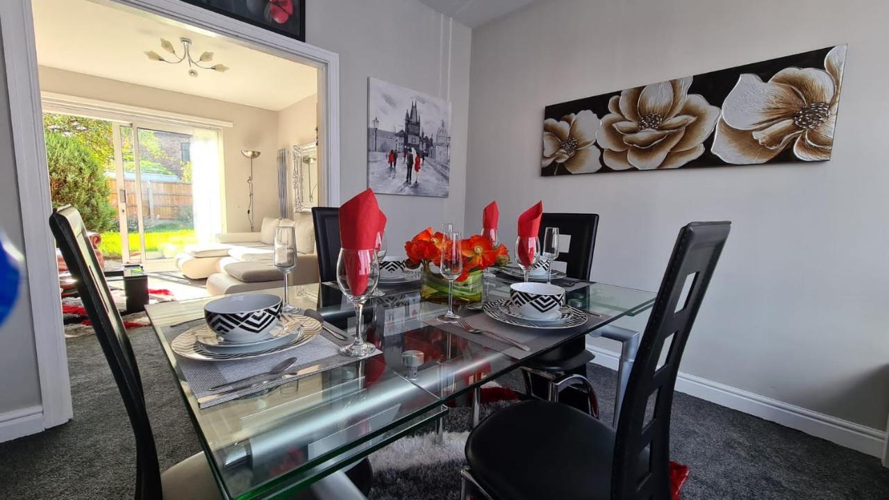 Stunning Holiday Home. Free Parking. Manchester Extérieur photo